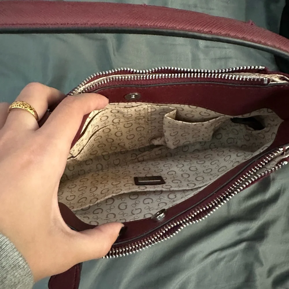 Guess Shoulder Bag - Picture 4 of 4